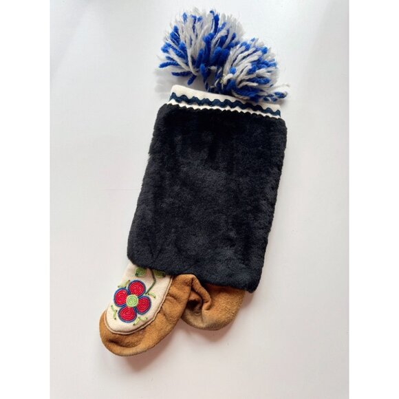 Vintage Kids' Inuit Beaded Suede Black Fur Shaft Tasseled Pom Pom Mukluk Boots - Picture 7 of 16